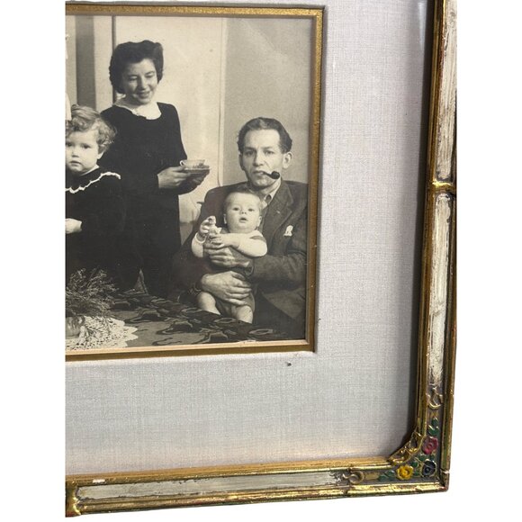 1940's Vintage Family Photograph In Ornate Hand-Painted Gold Wooden Frame - Picture 4 of 16